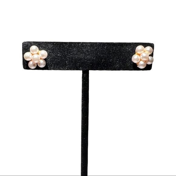 VINTAGE 50s Faux Pearl Earrings clustered like a flower - Picture 5 of 8